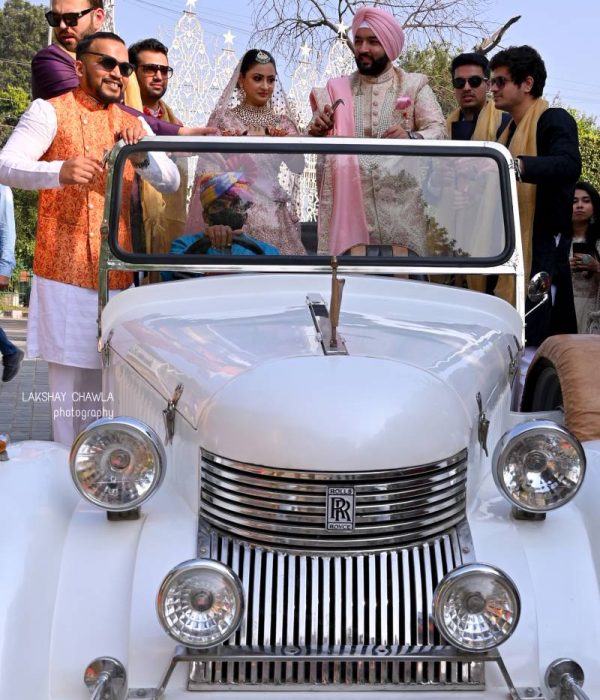 white vintage car in delhi