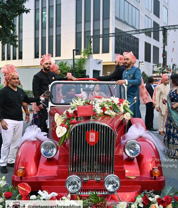 rent red vintage car for wedding